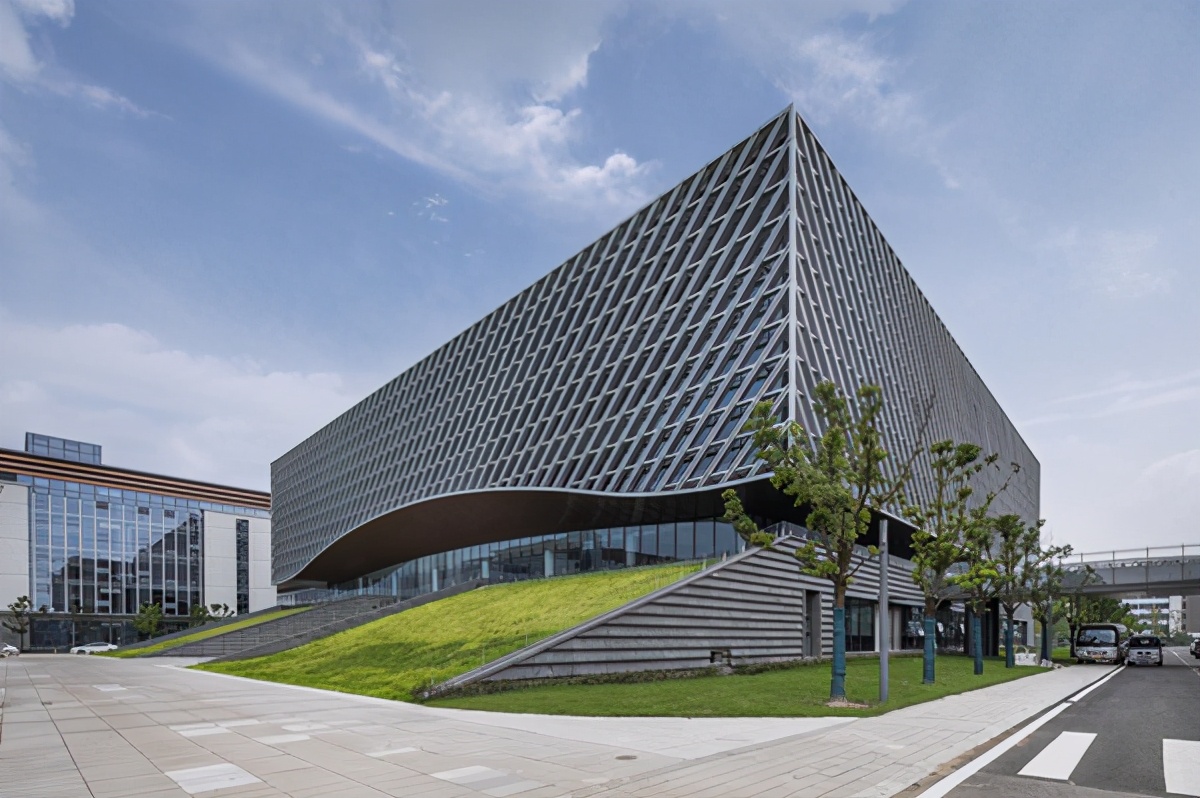 代表委员热议国家网安基地建设，建议永久设立中国网谷论坛