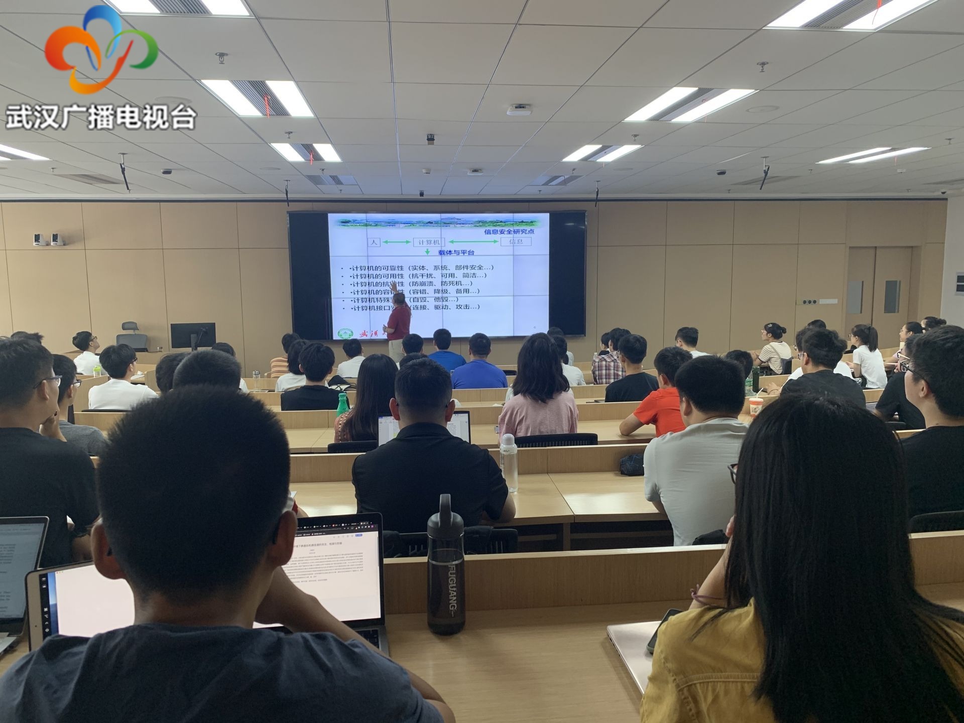 汇聚“智慧教室”“顶尖实验室”国家网安基地网络安全学院正式开学