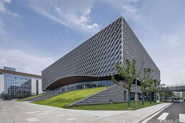 金巢筑起迎1300名学子，两支“国家队”正式入驻国家网安基地网络安全学院